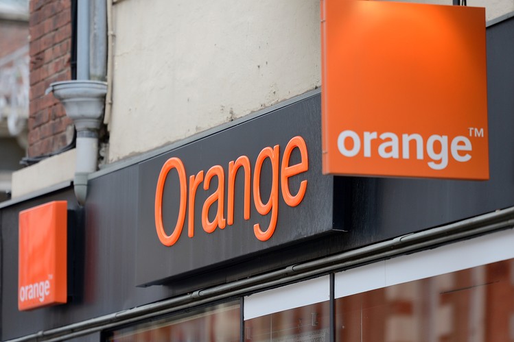 Orange: Zvýhodnené SMS v roamingu už od 9 centov a k tomu cestovné poistenie ako benefit