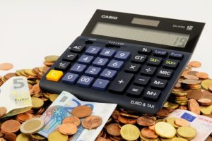 Buďte chytrí, využite služby finančného poradenstva a svoje myšlienky venujte práci